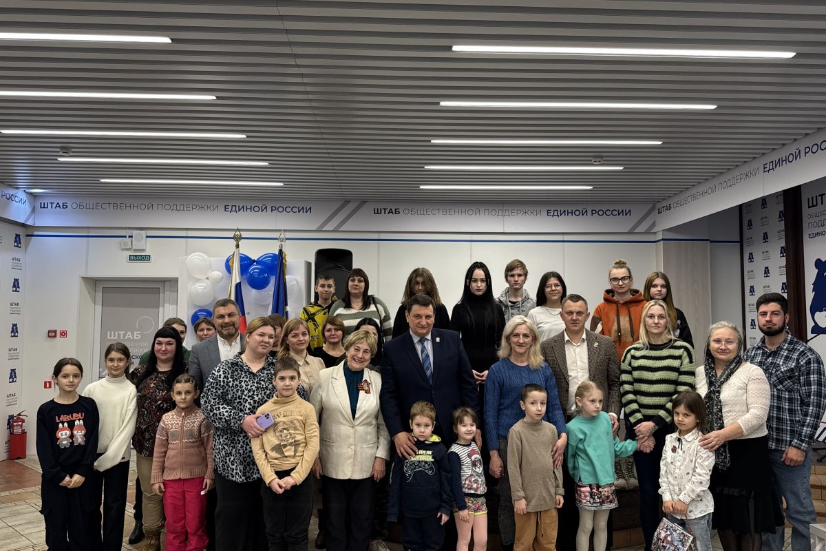 Игорь Ляхов поздравил с Новым годом многодетные семьи Смоленщины