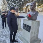 Олег Садовских почтил память Героев Отечества в Златоусте