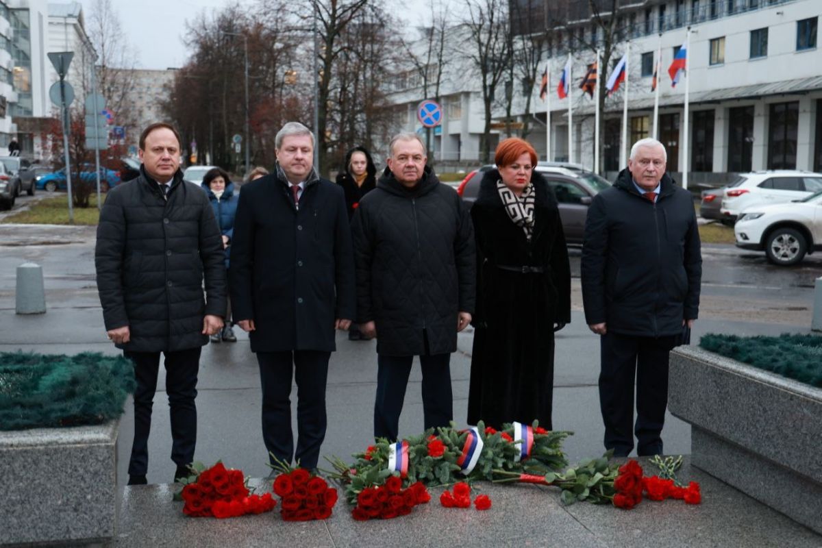 В Архангельске состоялась традиционная Линейка Памяти у стелы «Архангельск - город воинской славы»