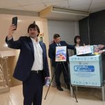 Максим Афанасьев присоединился к благотворительной акции «Коробка храбрости»