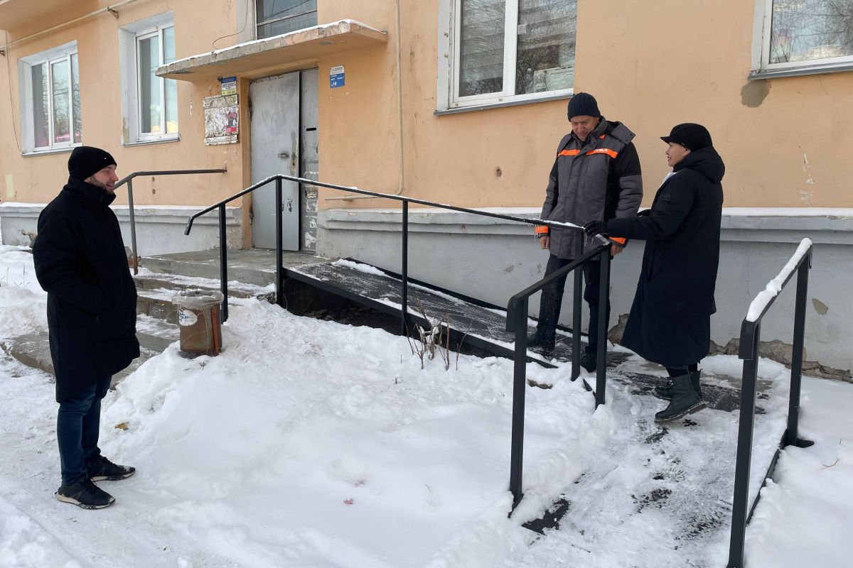 В Миассе установили пандус для девочки с инвалидностью