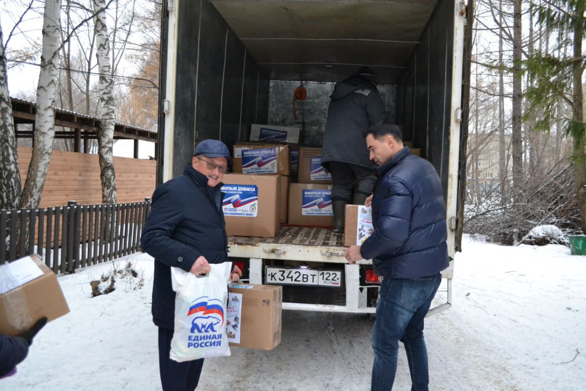 Жители Алтайского края отправили корм кошкам и собакам в зону СВО