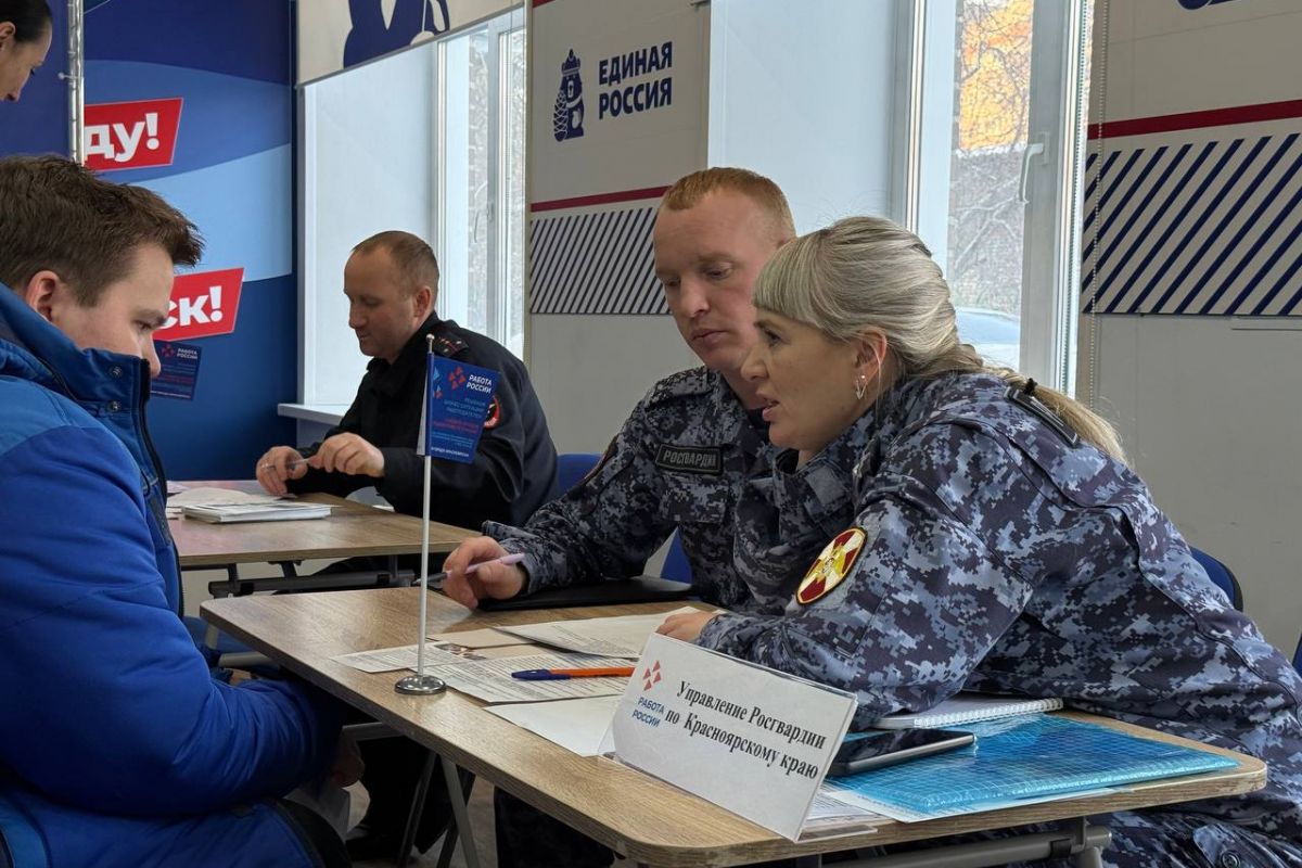 В штабе общественной поддержки «Единой России» прошла ярмарка вакансий для ветеранов СВО и членов их семей