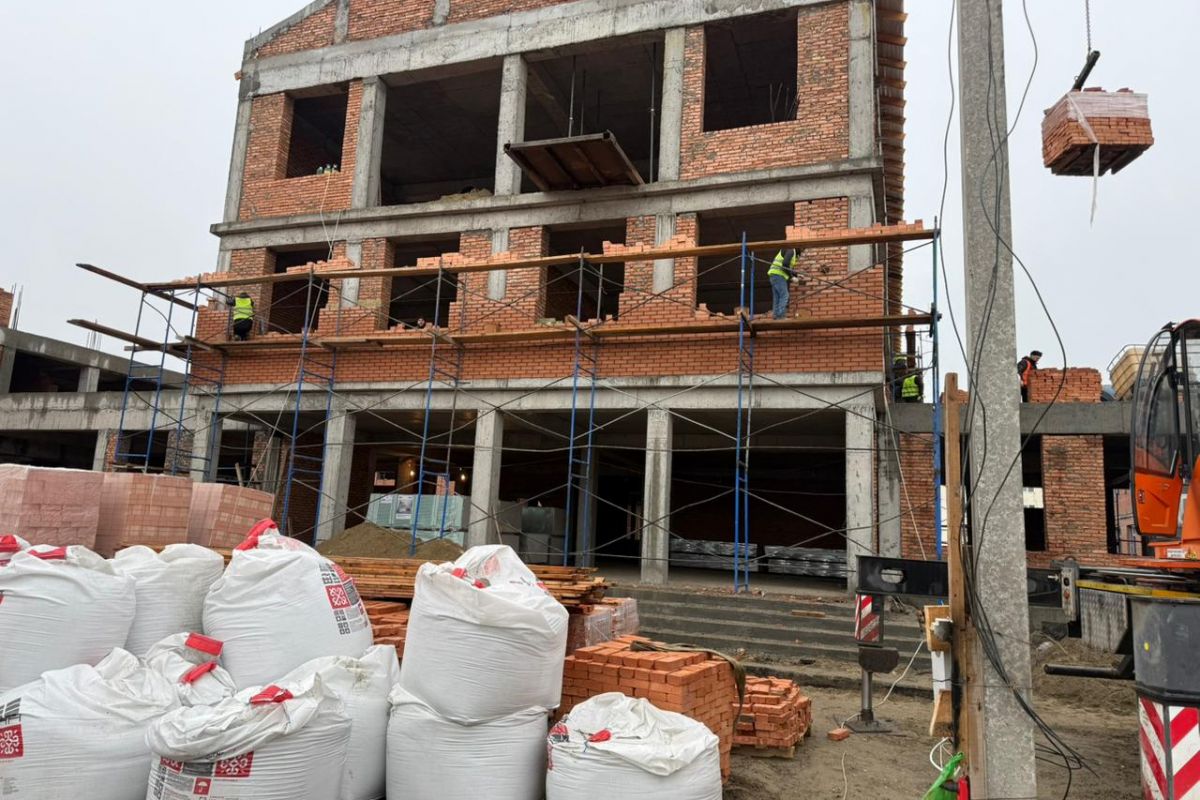 «Партийный десант» «Единой России» провёл мониторинг строительных и реконструкционных работ в Чеченской Республике