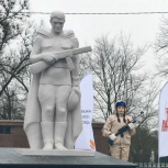 При поддержке «Единой России» на Ставрополье открыты Парты Героев, Комната боевой славы и обновлённый мемориал