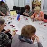 Активисты первичного отделения Заводского района провели мастер-класс «Гвоздика- символ Победы»