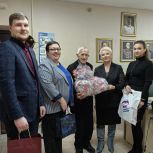 Новоуренгойцы поздравили с наступающим Новым годом ветеранов Великой Отечественной войны
