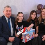 Александр Романенко исполнил мечты детей в рамках акции «Желания под елкой»