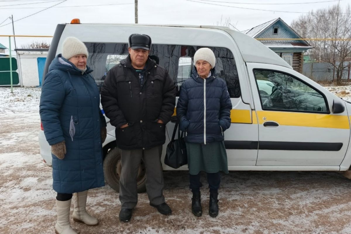 В Заинском районе организовали доставку сельских пенсионеров на диспансеризацию