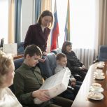 Депутаты гордумы организовали праздники и вручили подарки детям в преддверии Нового года