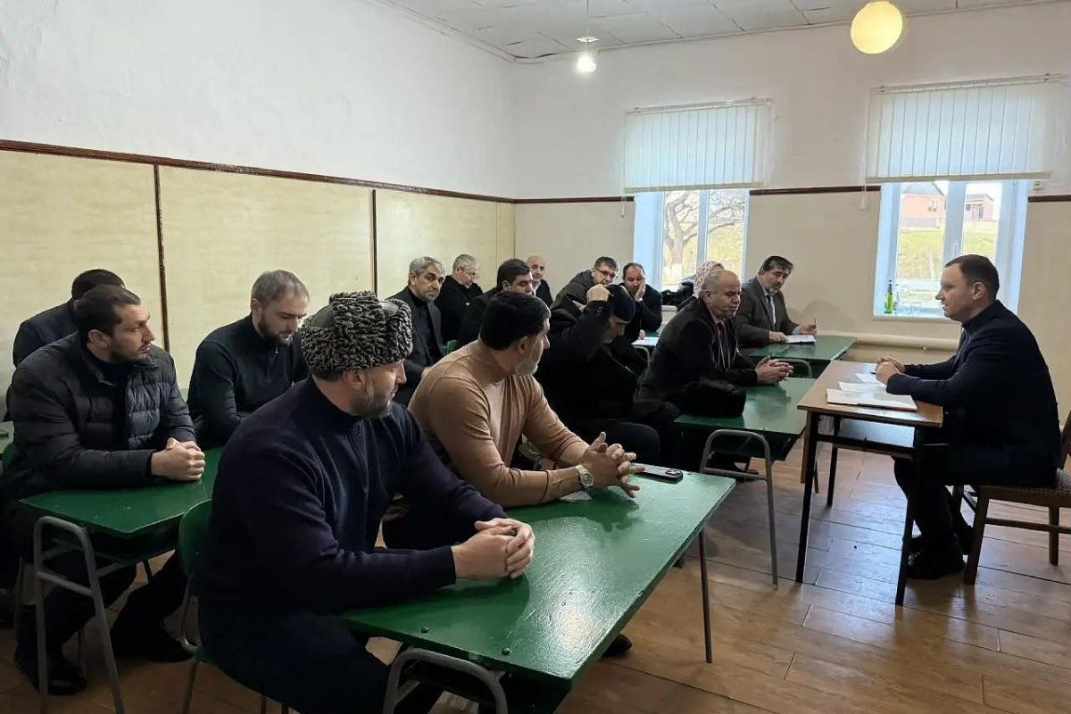 Секретарь Ингушского РО партии "Единая Россия", сенатор Микаил Илезов провел совещание по вопросам строительства и капитального ремонта общеобразовательных учреждений в сельском поселении Плиево