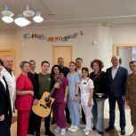 «Единая Россия» устроила для бойцов СВО концерт в военном госпитале в Москве