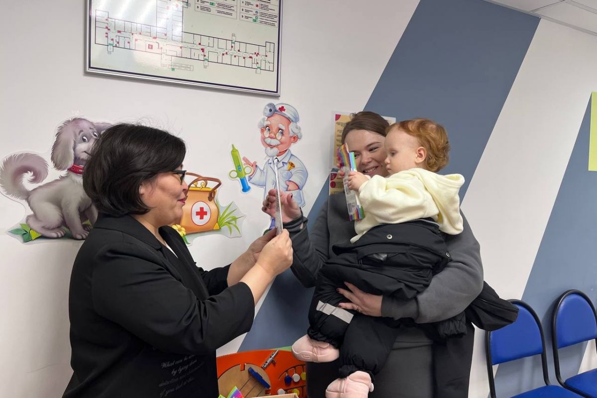 Юные северяне чувствуют заботу: Активисты «Единой России» вручили подарки из «Коробка храбрости» во многих муниципалитетах Ямала