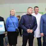 Новомосковским детям в Детскую больницу привезли подарки в «Коробке храбрости»
