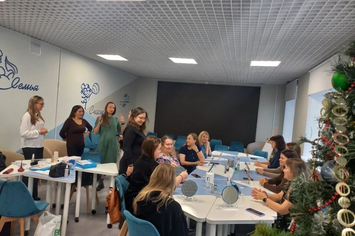 В Рязани по инициативе «Единой России» состоялась встреча для мам «День матери: минутка для красоты»