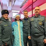 Единороссы юго-запада Москвы поздравили с профессиональным праздником сотрудников МЧС