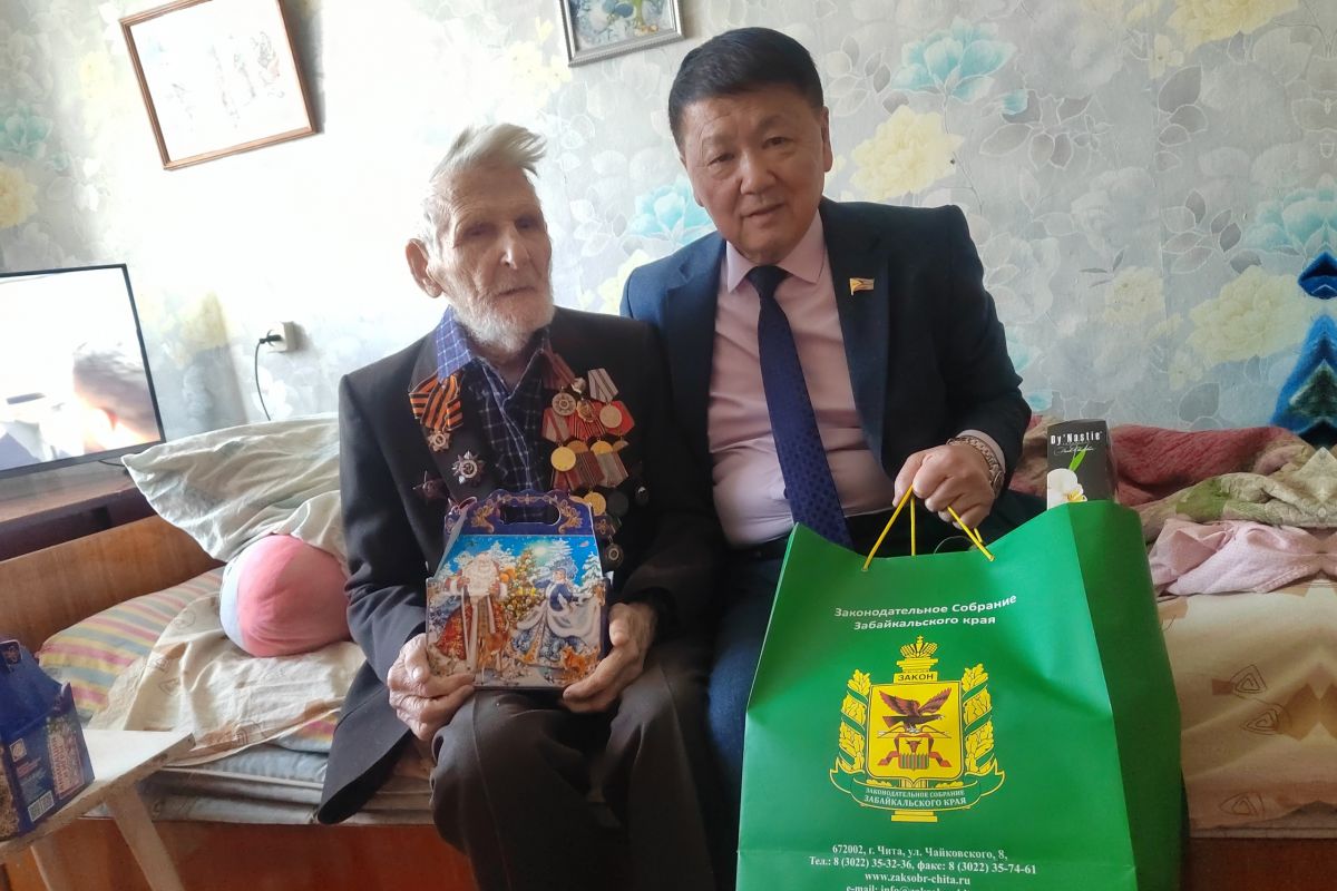 «Единая Россия» продолжает партийную акцию «С Новым годом, ветеран!»