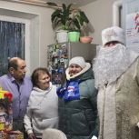 Активисты «Единой России» в Губкинском поздравили детей войны с наступающим Новым годом