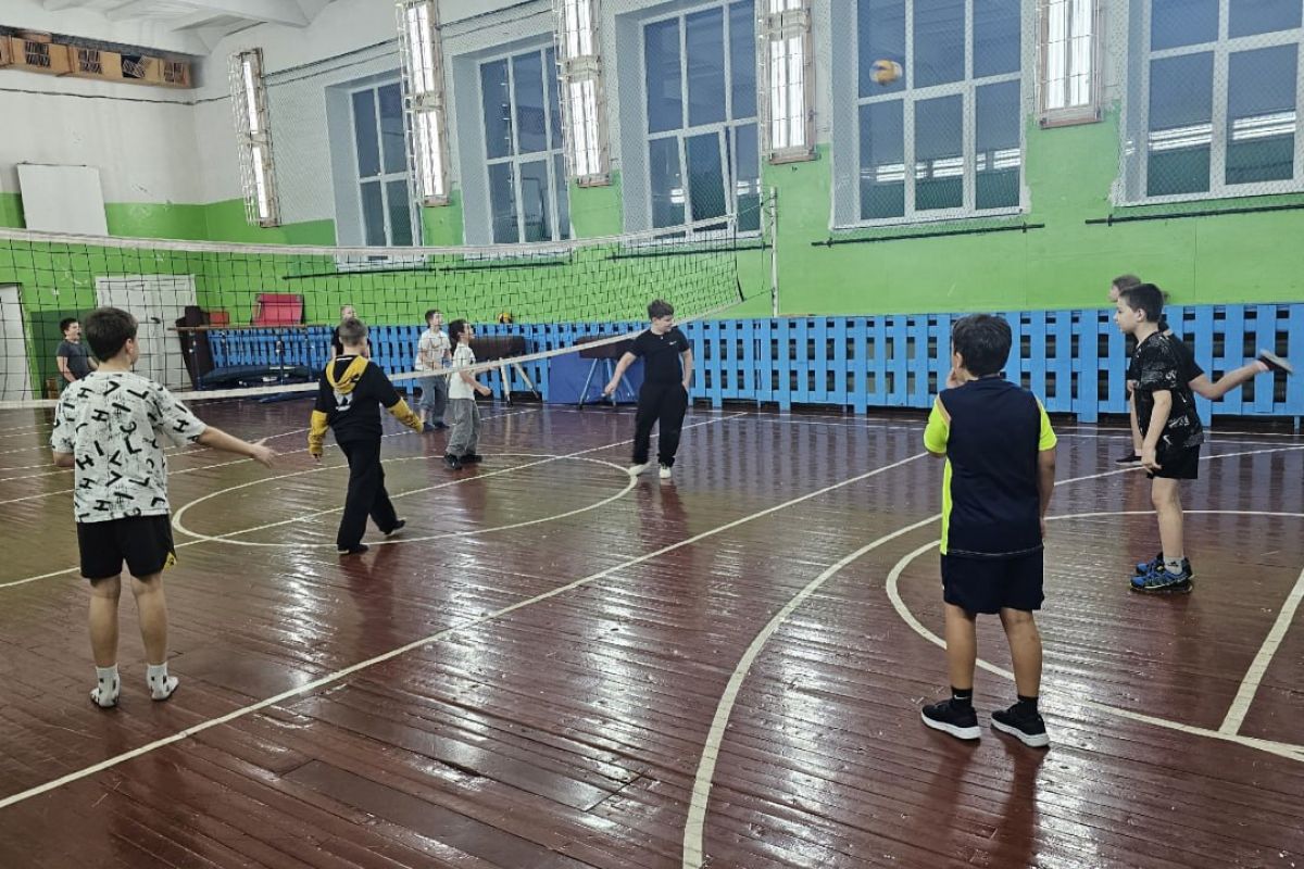 В Умбе Мурманской области при поддержке «Единой России» состоялся новогодний турнир по волейболу