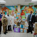 Липецкие единороссы передали «Коробки храбрости» в детскую больницу