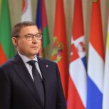 Владимир Якушев: Более 30 лет Конституция служит надёжным правовым фундаментом развития страны, задаёт ясные ориентиры для государства и общества