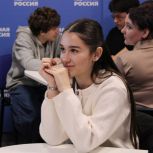 Молодежь Херсонской области проверила свои знания основного документа страны России накануне Дня конституции на площадке «Единой России»
