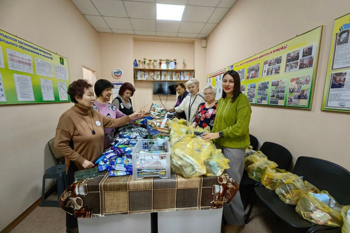 В Ангарске «Женское движение Единой России» подготовило новогодние подарки для бойцов – участников СВО