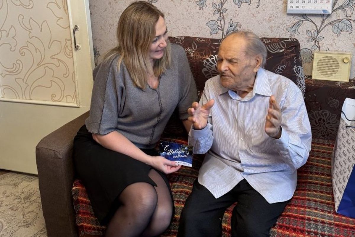 Анна Соломеина поздравила с приближающимся Новым годом ветеранов ВОВ из Каменска-Уральского