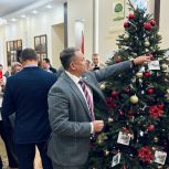 Депутаты-единороссы присоединились к акции «Елка желаний»