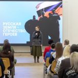 «Русская земля – Отечество героев»: педагоги и ученики донецкой гимназии № 6 организовали патриотический концерт