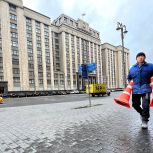 «Единая Россия» поддержала закон, упрощающий прекращение трудовых договоров с мигрантами при региональных ограничениях