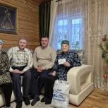 В Нижнекамске партийцы поздравляют ветеранов с Новым годом