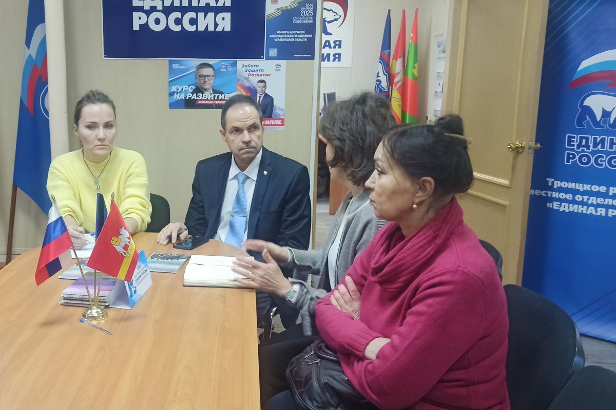 Партийцы встретились с главным врачом Областной больницы города Троицк