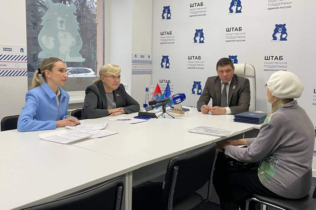 В день рождения «Единой России» Евгений Первышов провел партийный прием граждан