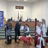 Партийцы Ленинского местного отделения партии провели  новогодний праздник для детей