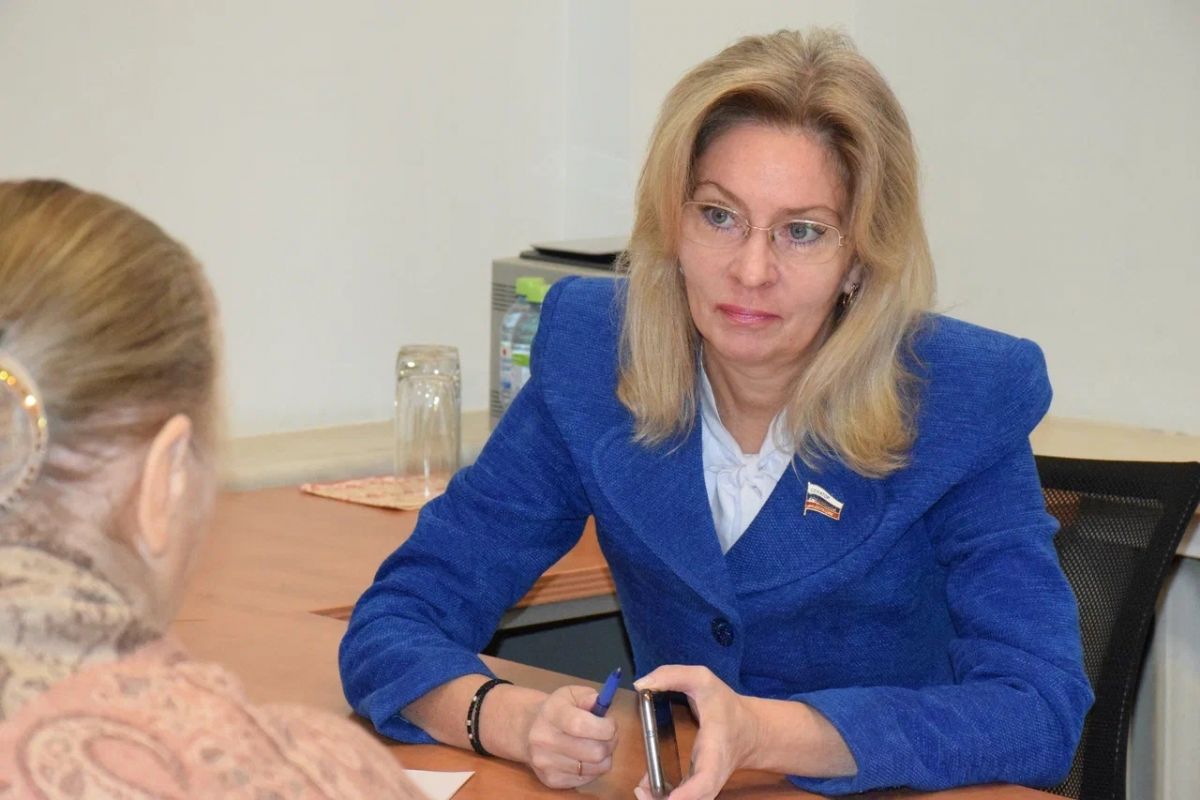 Сенатор Наталья Мельникова ответила на пять вопросов псковичей в первый день декады приемов граждан