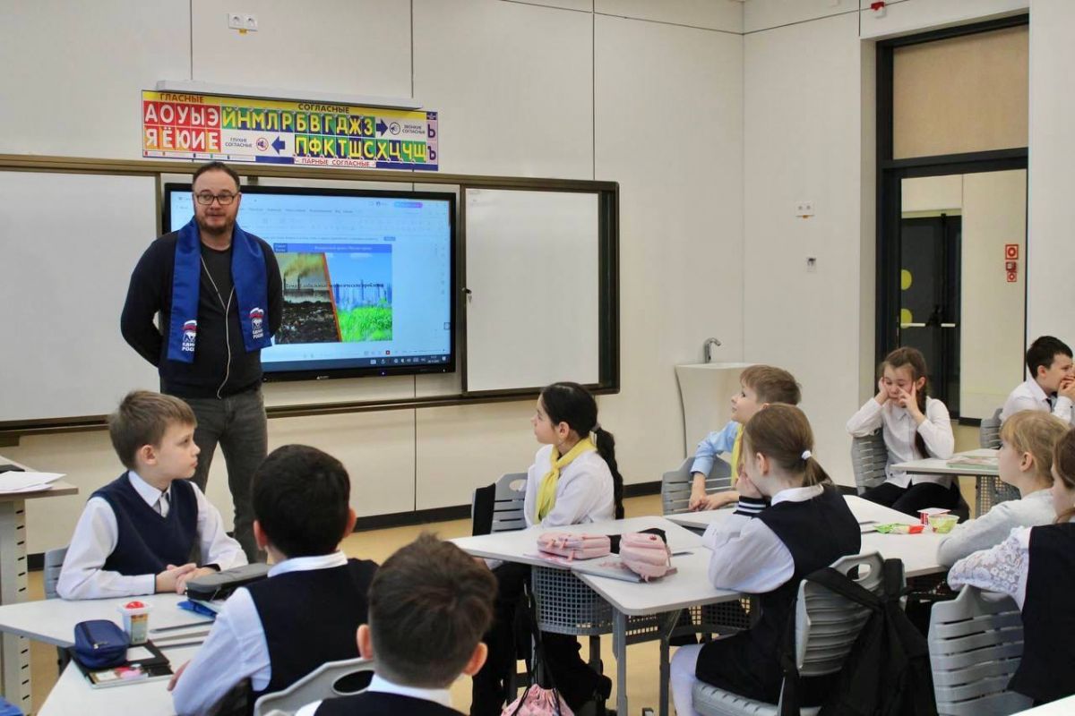 Партийцы организовали для школьников Губкинского экологический урок