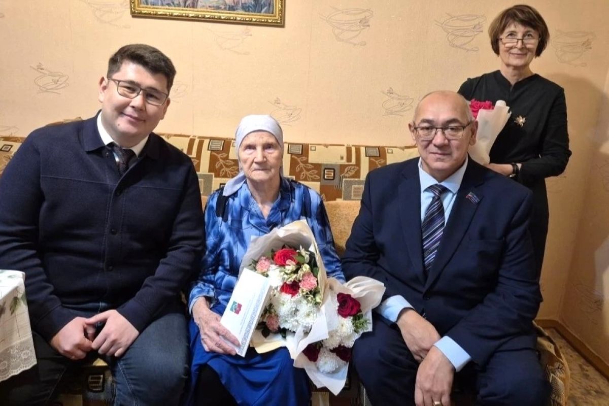 В Бавлах единороссы поздравили ветерана с днем рождения