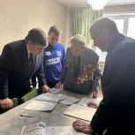 Депутаты-единороссы поздравили с Новым годом фронтовика, заслуженного врача Чувашии Михаила Григорьевича Сорокина