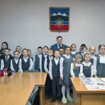 Школьники Трёхгорного познакомились с работой органов власти