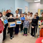 Коробка храбрости: «Единая Россия» передала подарки в детские медучреждения города