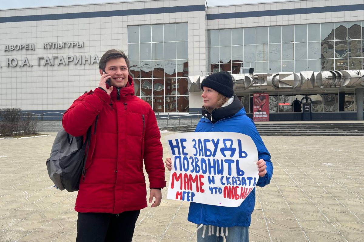 «Единая Россия» Прикамья поздравила женщин с Днём матери