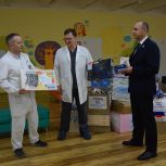 Первые «Коробки храбрости» доставлены в детские больницы Свердловской области