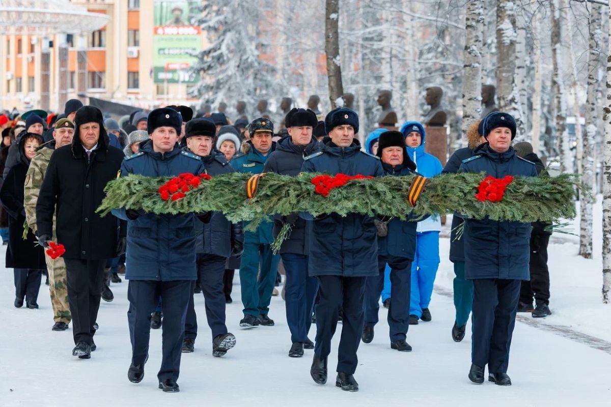 В Ханты-Мансийске партийцы почтили память Героев Отечества