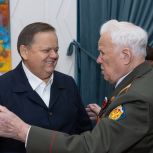 Виктор Маслаков вручил награды на новогоднем приёме главы Ленинского района