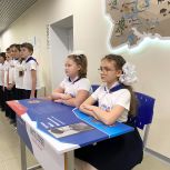 В Оленегорске при поддержке «Единой России» установили Парту героя фронтовику