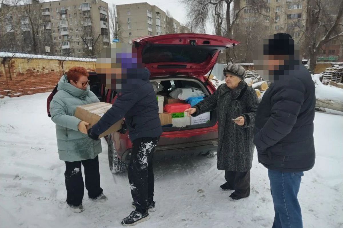 «Единая Россия» привезла подарки и письма бойцам в госпиталь