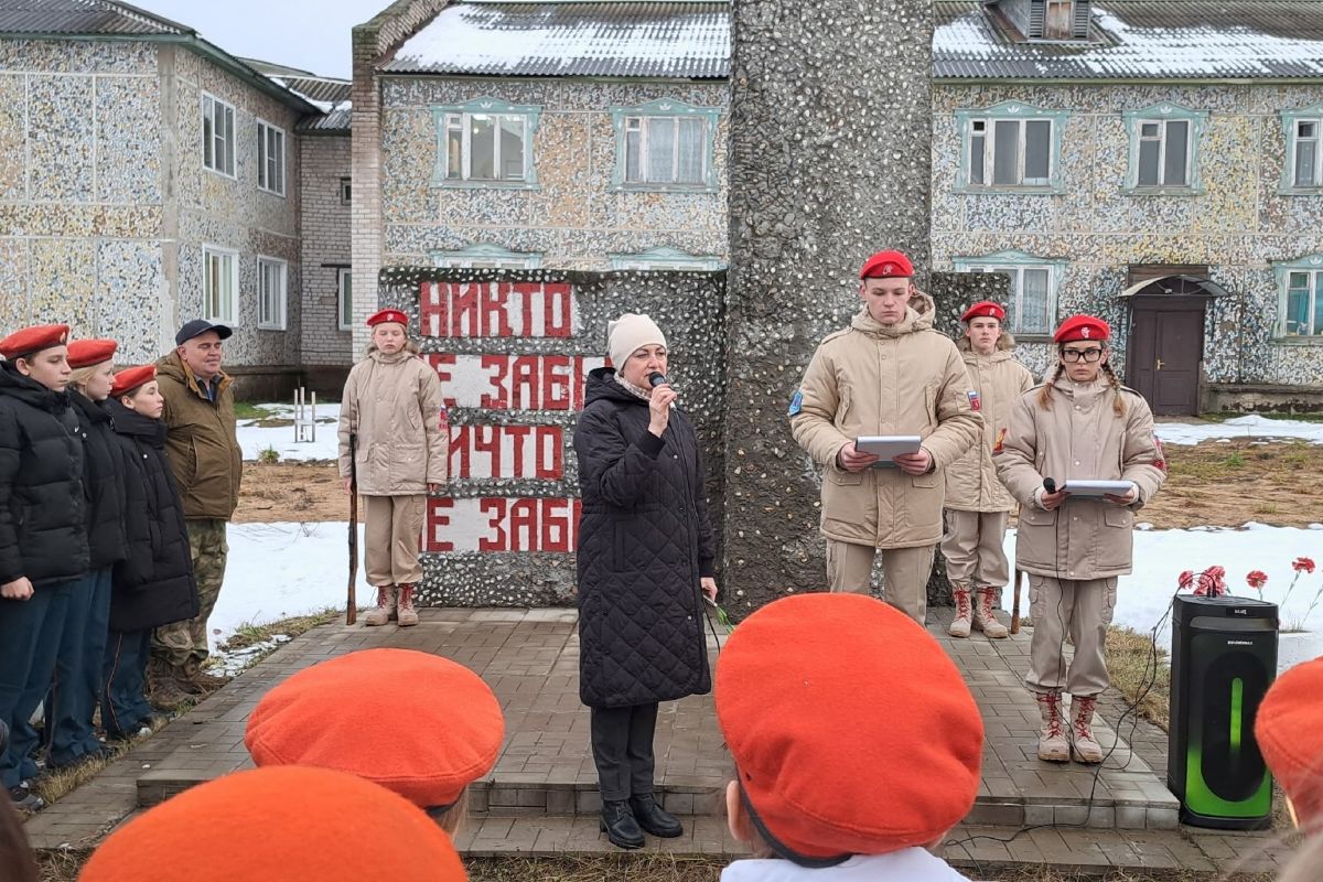 Жители поселка Октябрьский, Устьянского округа как и вся Россия, отметили День Неизвестного Солдата