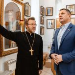 Илья Вольфсон вручил подарки воспитанникам воскресной школы в Отарах