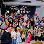 «Единая Россия», фонд «Наша Правда» и МГЕР поздравили с наступающим Новым годом семьи участников СВО в Иванове